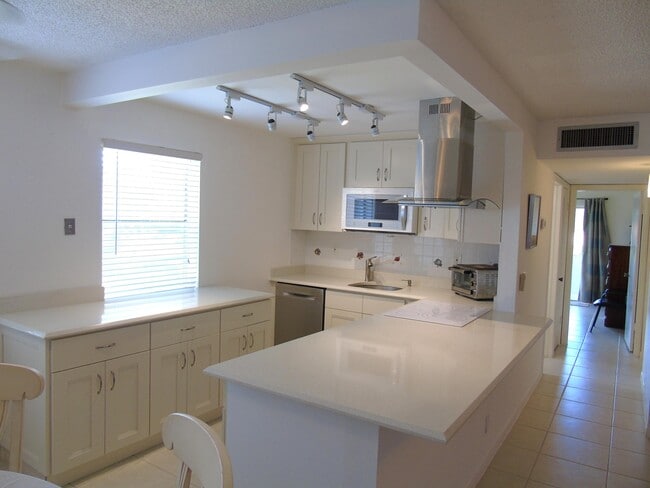 Building Photo - 219 Normandy Ln