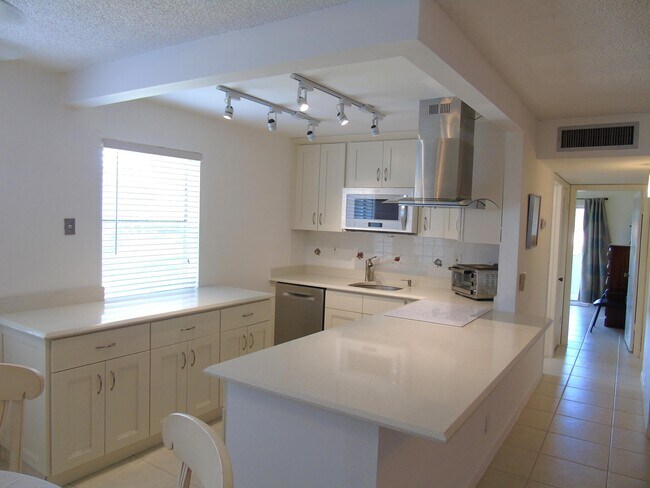 Foto del edificio - 219 Normandy Ln