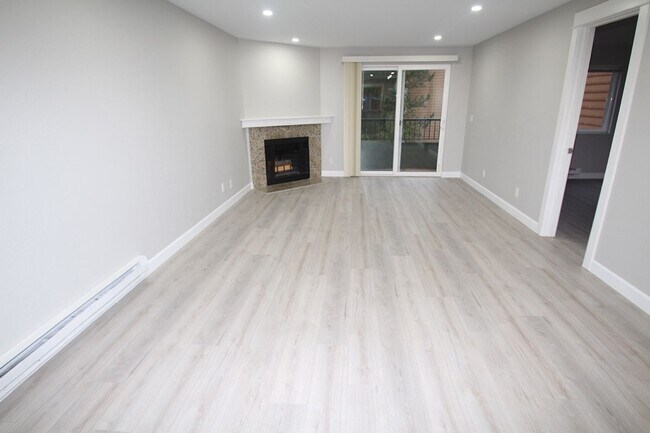 Building Photo - REMODELED KIRKLAND 2 BED CONDO FOR RENT W ...