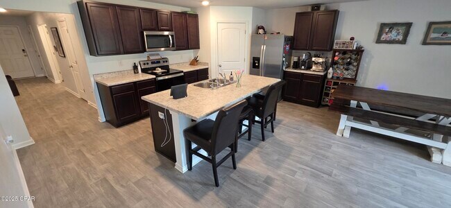 Foto del edificio - 113 Osprey Lake Rd