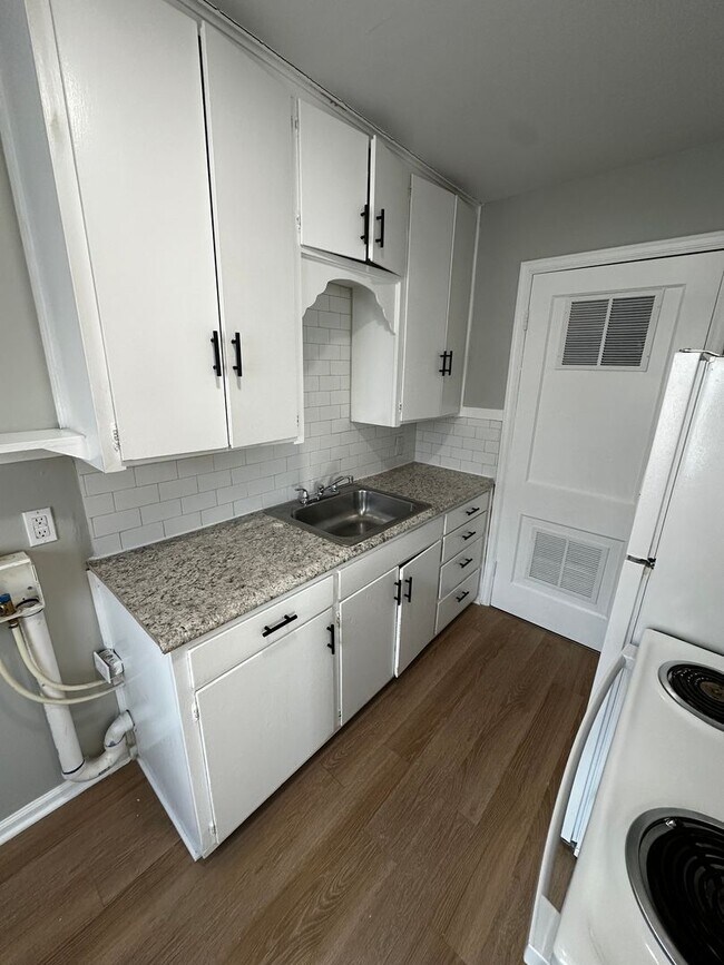 Foto del edificio - 810 S Crestway St