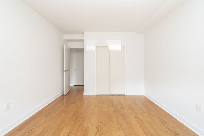 Building Photo - 5 Mallory Gardens