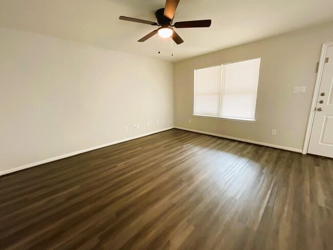 Foto del edificio - 8005 Talton St