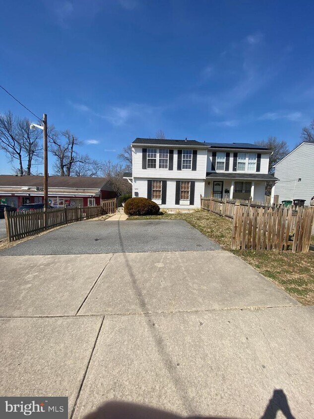 Foto principal - 6700 Seat Pleasant Dr
