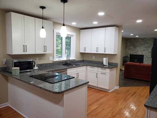 Building Photo - 4319 Kencrest Dr