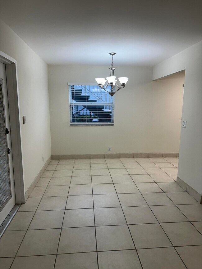 Foto del edificio - 344 Brittany Ave