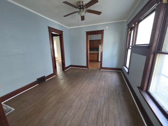 Foto del edificio - 744 E 6th St