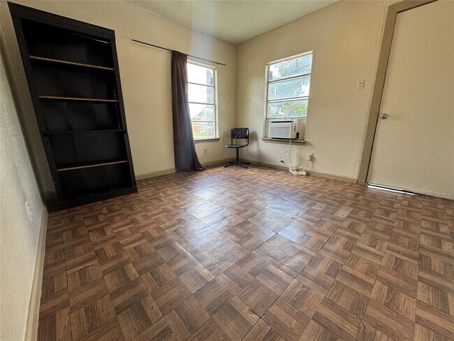 Foto del edificio - 3202 Hinton Blvd
