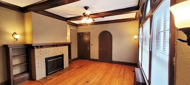 Living Room - 531 W Water St