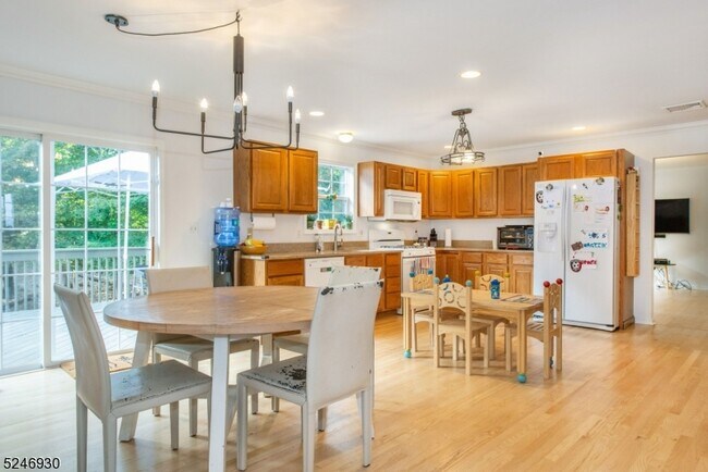 Foto del edificio - 33 Rock Ridge Rd