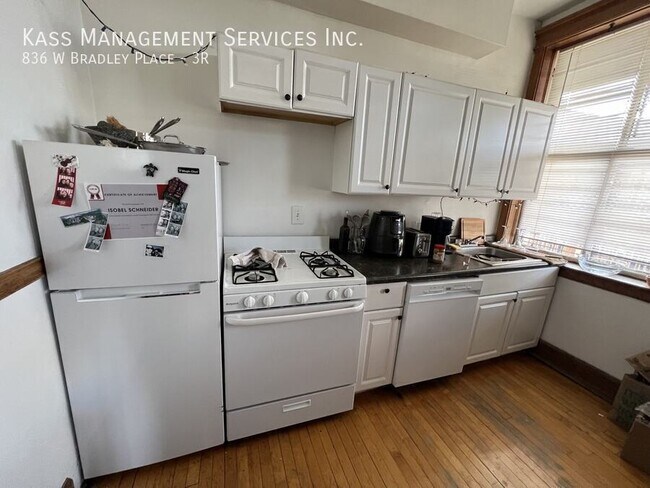 Photo - 836 W Bradley Pl Apartment