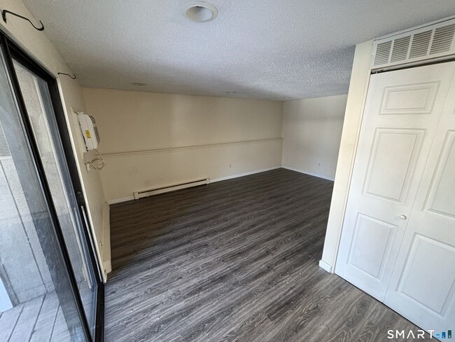 Building Photo - 20 Burgundy Hill Ln