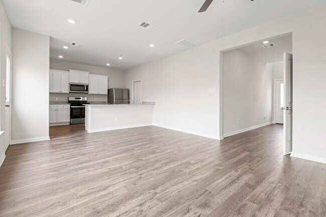Foto del edificio - 5906 Peony Pl