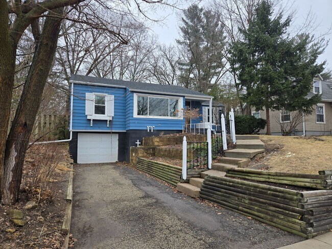 Foto del edificio - Charming West-Side Gem