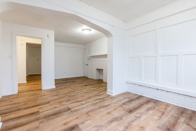 Building Photo - 425 Hays Ave