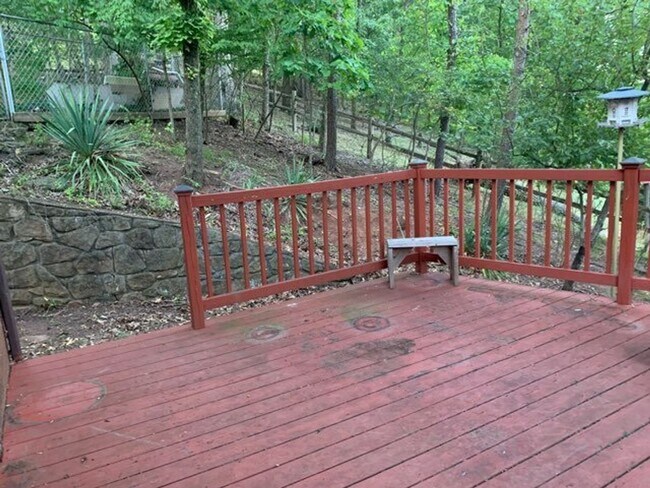 Foto del edificio - Old English Tudor Style Home in South Charleston