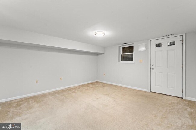 Foto del edificio - 3612 Rock Creek Church Rd NW