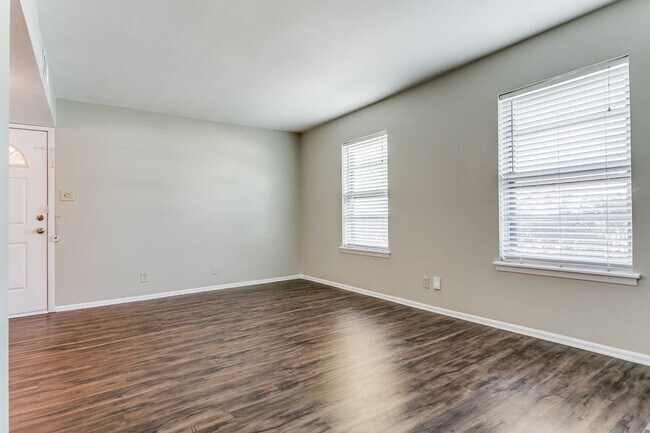 Building Photo - 3-BEDROOM DUPLEX IN ALAMO HEIGHTS ISD