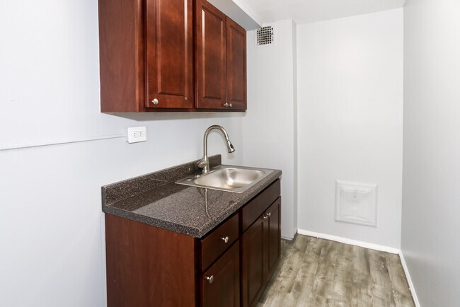 Foto del edificio - 7333 N Ridge Blvd