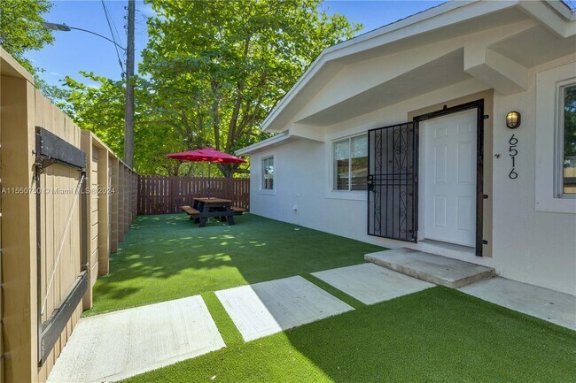 Foto del edificio - 6516 NE 1st Ct