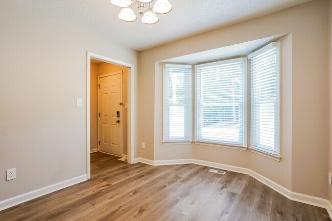 Foto del edificio - 303 Southampton Dr