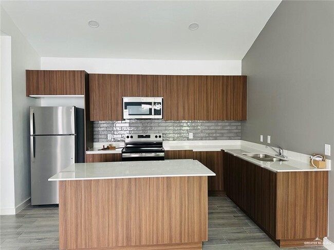 Building Photo - 10 Mockingbird Rd