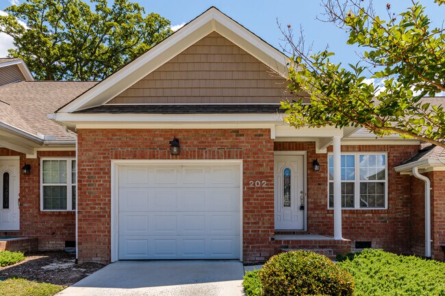 Foto del edificio - 202 Clover Ct