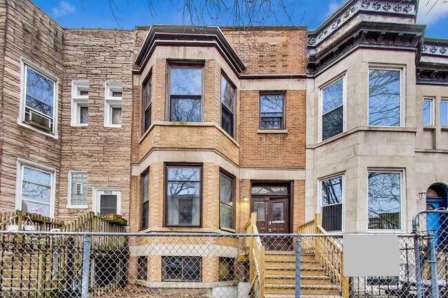 Building Photo - 3554 N Wilton Ave