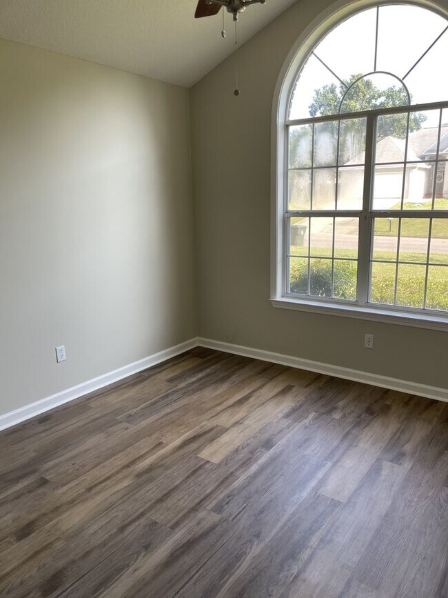 Building Photo - Beautiful Home in Mill Creek Estates