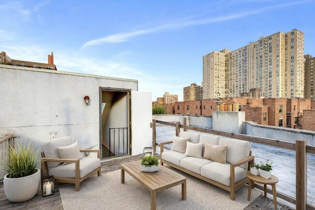 Building Photo - 209 E 25th St