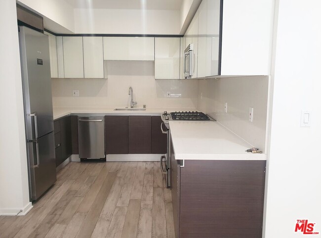 Modern Kitchen - 1611 S Beverly Glen Blvd