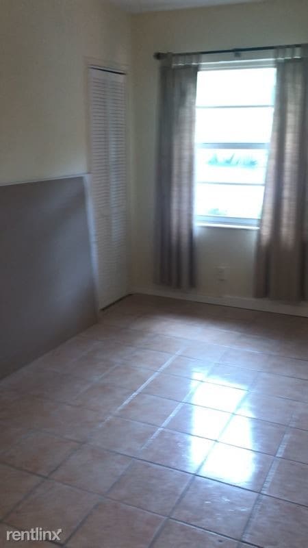 Building Photo - 2 br, 1 bath Apartment - 1512 NE 14th Street