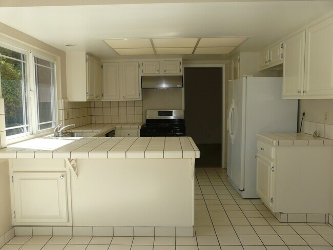 Building Photo - Radiant 3 bedroom 2 bathroom home in San Jose