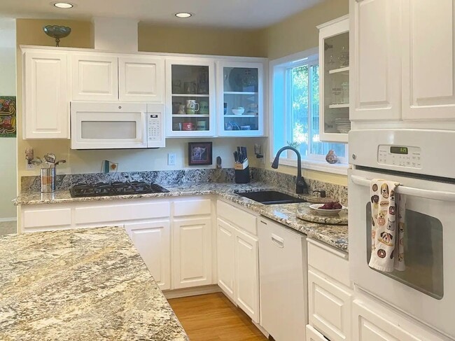 Building Photo - Short-Term Furnished Rental near Trails, S...