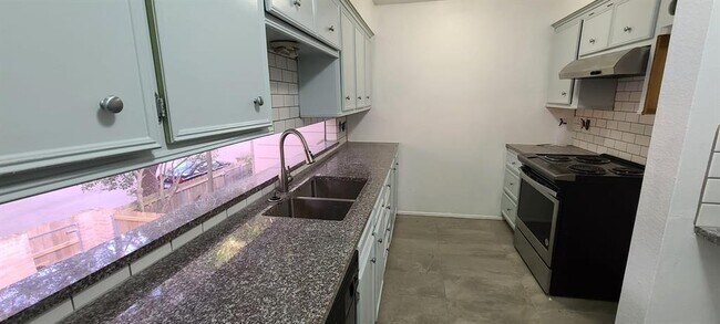 Building Photo - 5829 Sampley Way