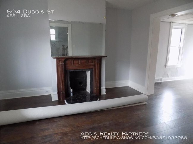 Building Photo - 804 Dubois St