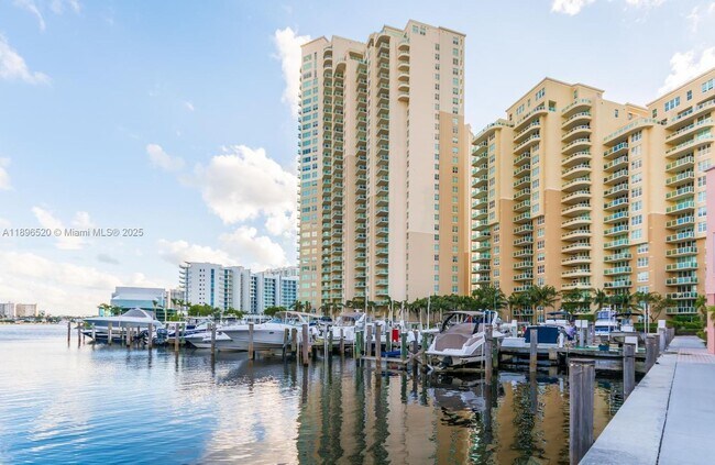 Foto del edificio - 3340 NE 190th St