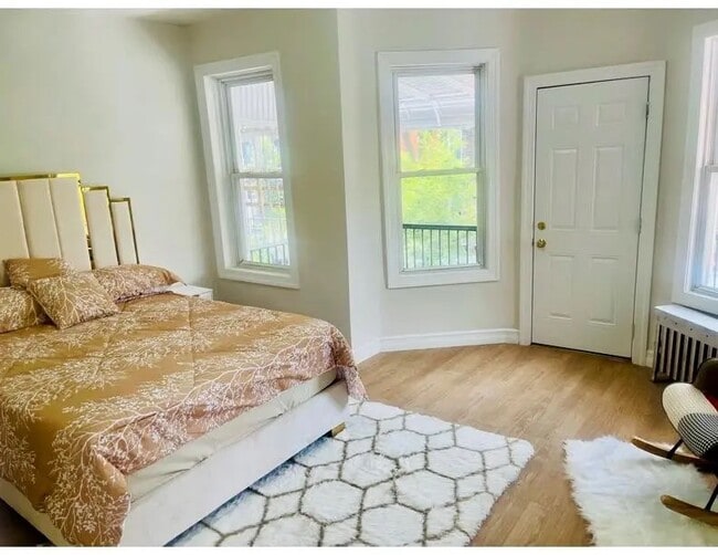 Building Photo - 39 E 52nd St