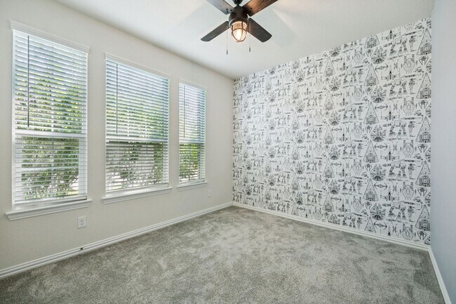 Foto del edificio - 2412 Rooster Ln