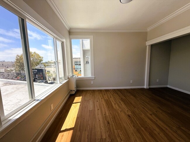 Building Photo - 5634 College Ave