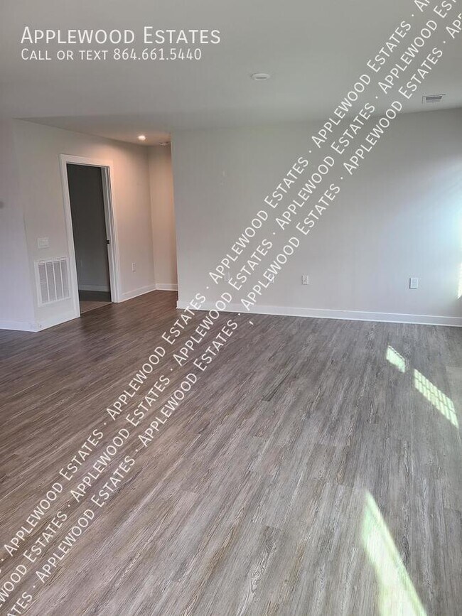Foto del edificio - 607 Olivia Springs Dr