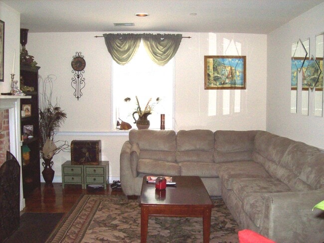 Building Photo - 804 Oella Ave