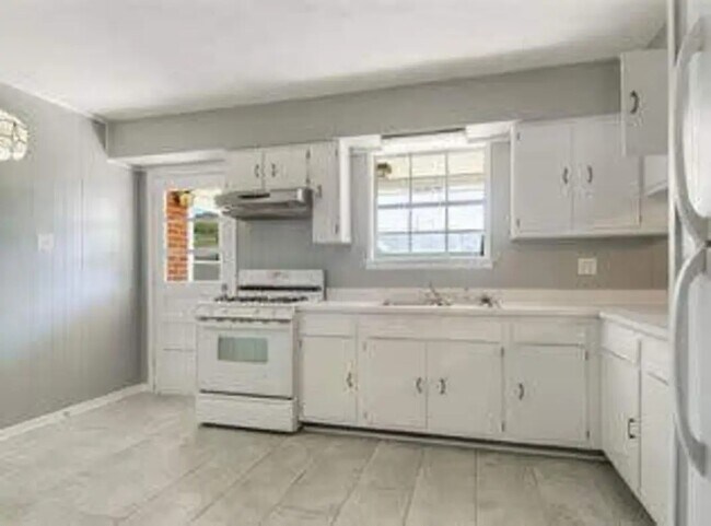 Foto del edificio - 504 Houma Blvd