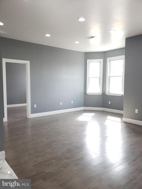 Foto del edificio - 5109 Woodland Ave