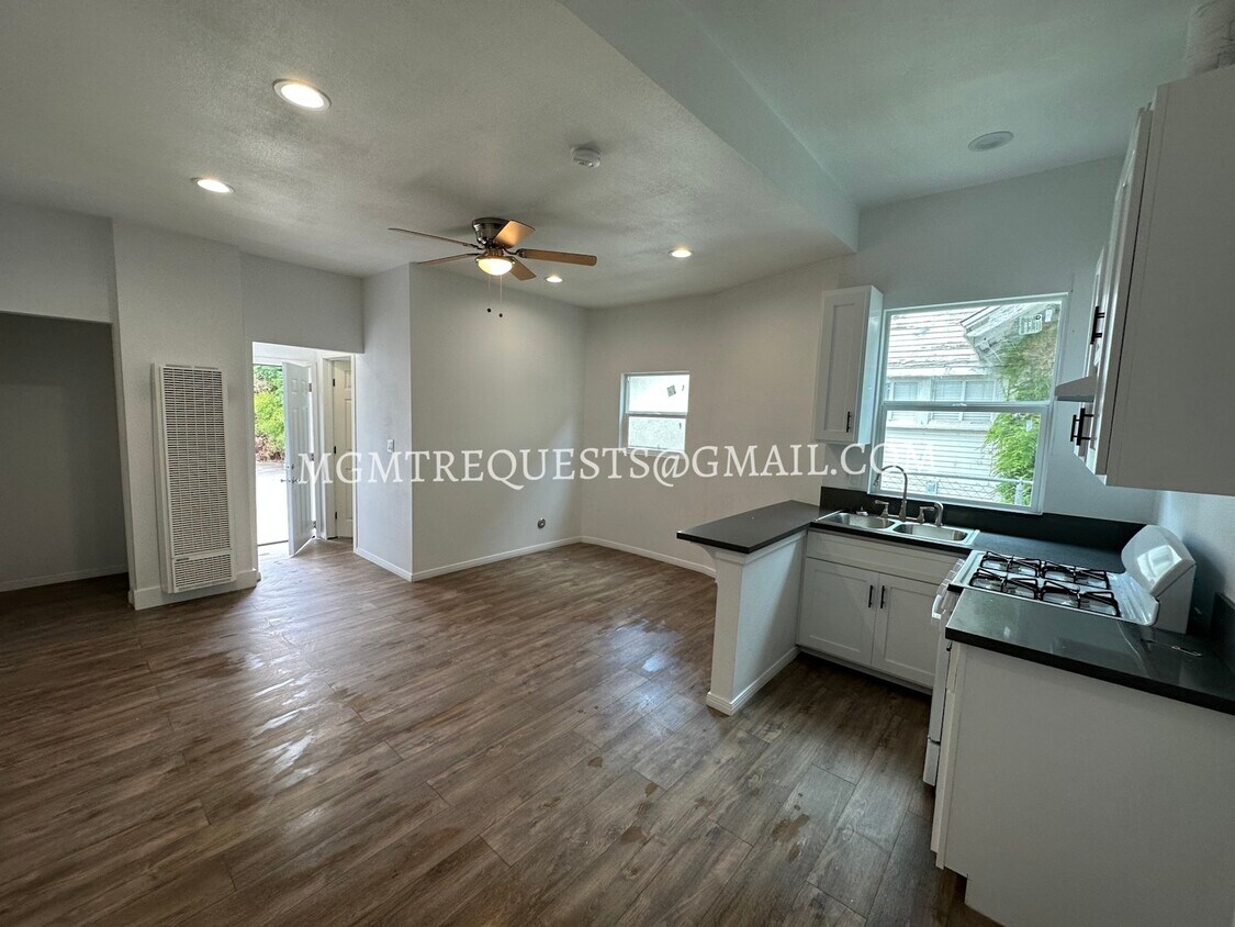 Primary Photo - 555 North La Cadena Drive, Unit 5