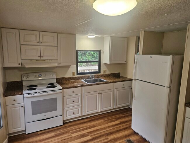 Foto del edificio - 108 Rolling Oaks Dr
