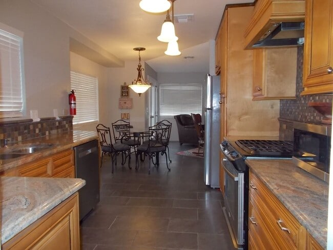 Foto del edificio - 7711 Keating Cir