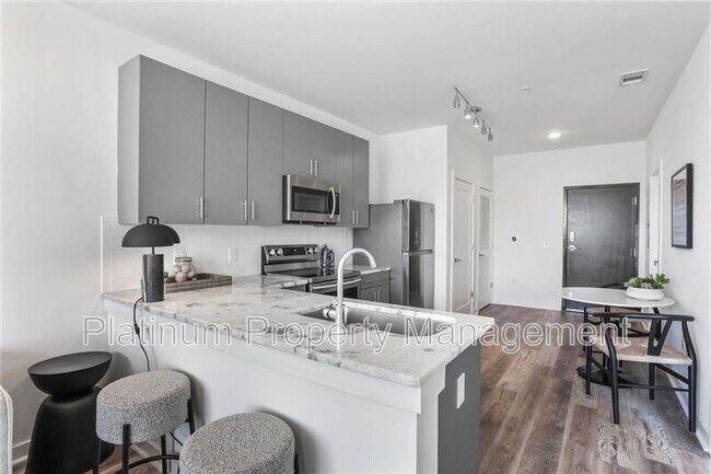 Building Photo - 525 Parkway Dr NE