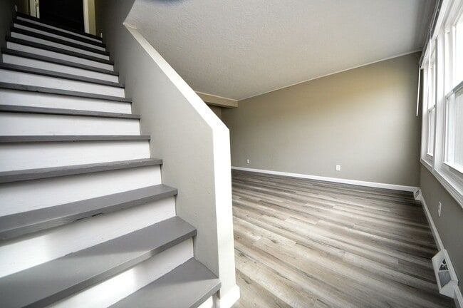 Building Photo - 303 Granada