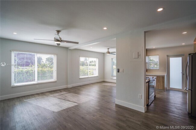 Building Photo - 117 S Shore Dr